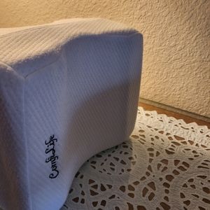 ComfiLife  Knee pillow